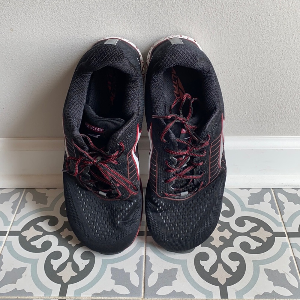 Altra Instinct 4.5 running shoe - size 9.5  NWOT